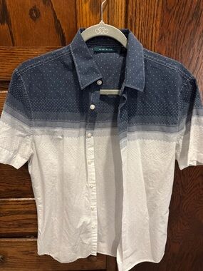 Perry Ellis Navy and White Short-Sleeve Gradient Button-Up Shirt